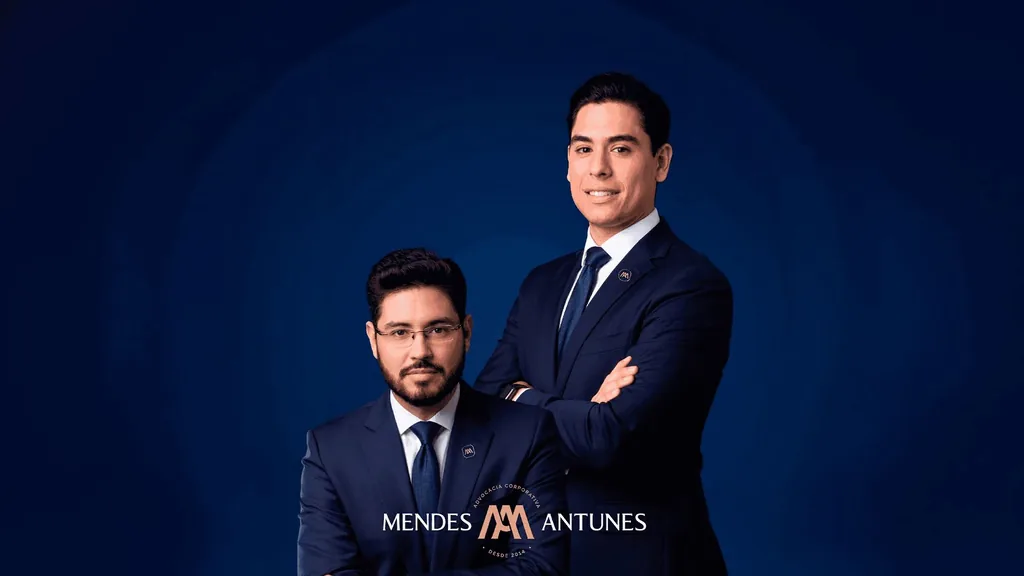 Os sócios do escritório Mendes Antunes
